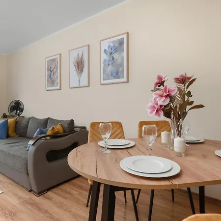 Apartament We Wroclawiu Z Dwiema Sypialniami, Wanna I Biurkiem Do Pracy Zdalnej By Renters Apartmán *