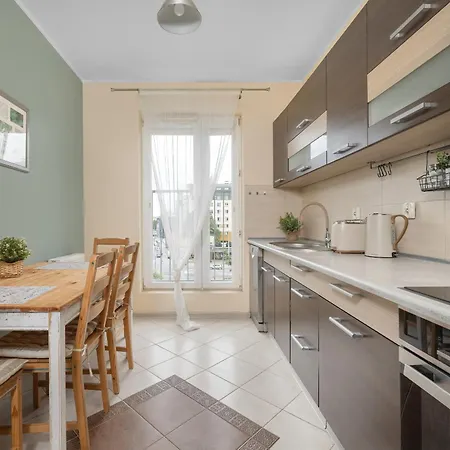 Apartament We Wroclawiu Z Dwiema Sypialniami, Wanna I Biurkiem Do Pracy Zdalnej By Renters