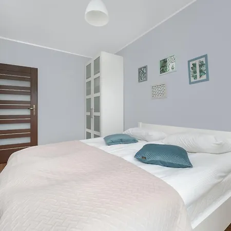 Apartament We Wroclawiu Z Dwiema Sypialniami, Wanna I Biurkiem Do Pracy Zdalnej By Renters