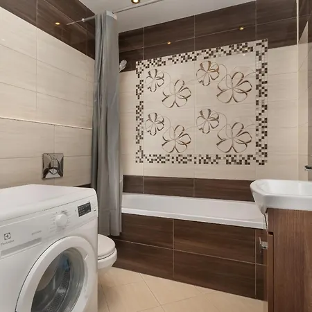 Apartmán Apartament We Wroclawiu Z Dwiema Sypialniami, Wanna I Biurkiem Do Pracy Zdalnej By Renters *