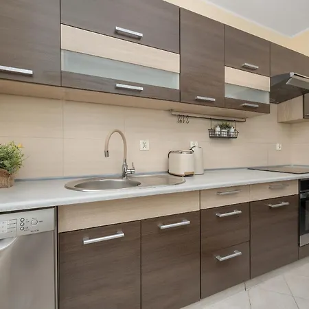 Apartament We Wroclawiu Z Dwiema Sypialniami, Wanna I Biurkiem Do Pracy Zdalnej By Renters Apartmán